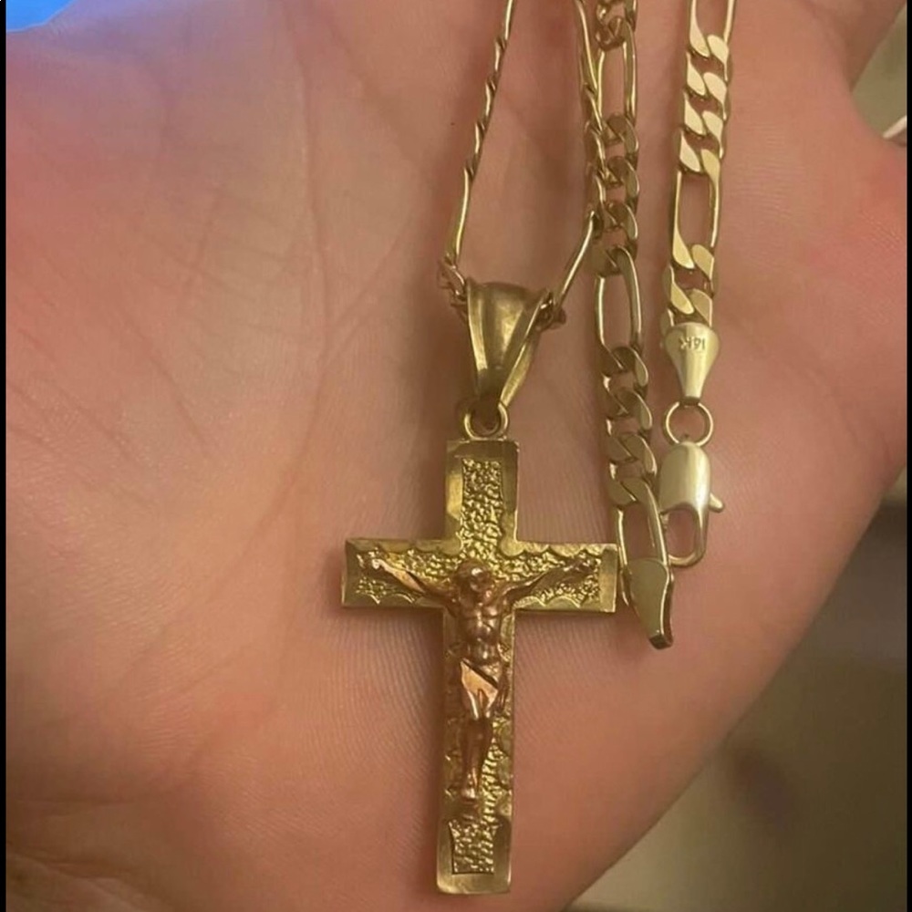 14kt 2 tone rosegold diamond cutcross with 22in gold fígaro chain 3mm